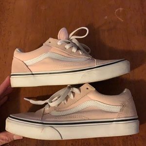 Vans Off the Wall Youth/Kids Size3 low top pink & white suede skateboard shoes.
